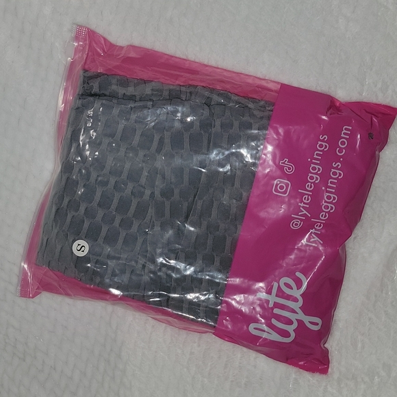 Lyte Leggings - Picture 3 of 4